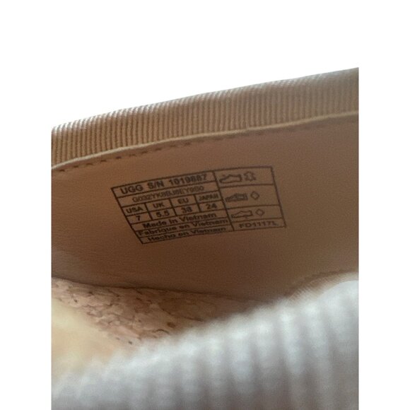 UGG Beige Suede Wedge Sandals Adjustable Buckle Closure Size 7 Classic - Picture 5 of 8
